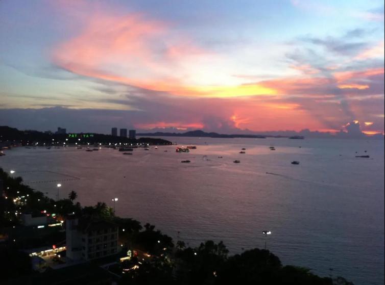 Central Pattaya - Sea View Large Balcony Condo With Infinity Pool Exteriér fotografie